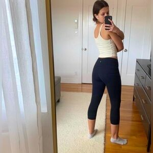 Black Lululemon HR Align Crop 21” leggings Size 10